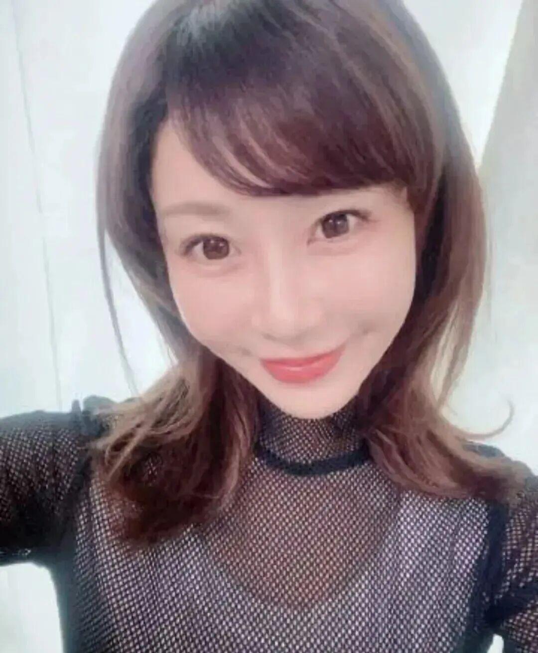 大岛优香一区二区闪耀舞台，魅力四射，实力与颜值并存