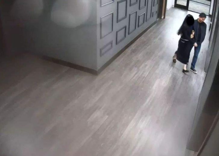 中国公厕偷窃案最新进展，警方已锁定嫌疑人，市民需提高警惕