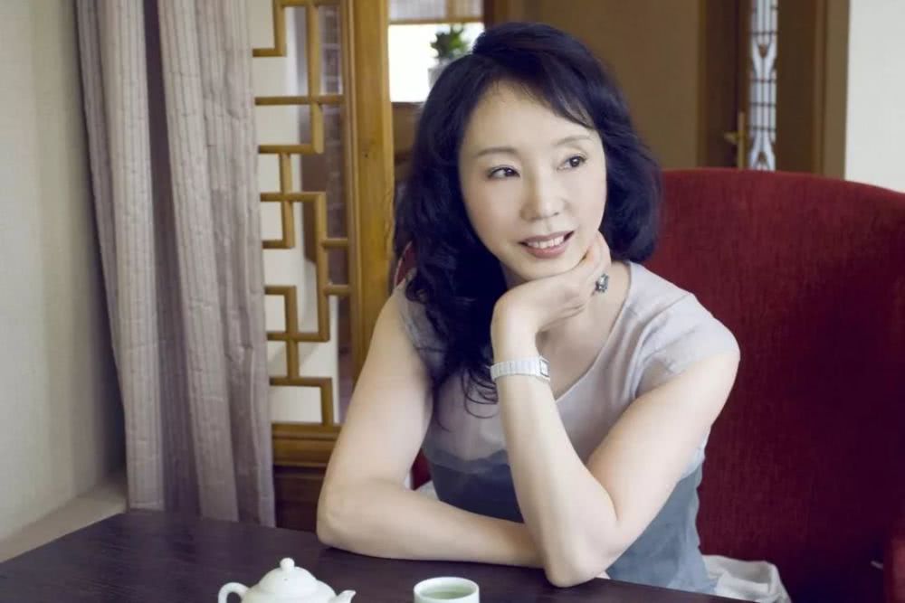 北京熟女呻吟69XX的诱惑故事，深夜私密独白，揭秘熟女欲望心声