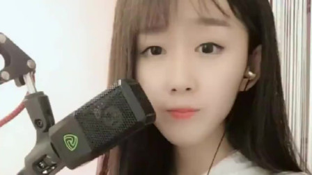 肥美淫妇的诱惑故事，乡村秘事，欲望交织的夜晚