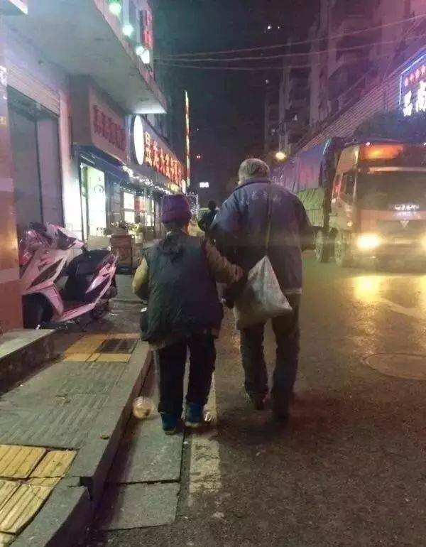 欧美A片免费看人妇激情热辣，夫妻真实偷拍，深夜成人影院