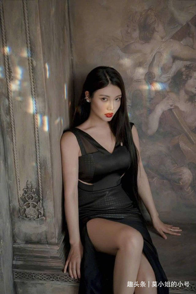 日本丰满的少妇魅力写真，展现成熟女性风情，优雅气质令人心动