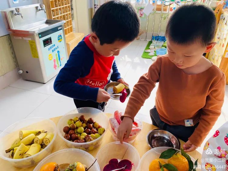 又大又粗又黄又爽的香蕉满足你的味蕾，香甜可口营养丰富，快来品尝这美味水果