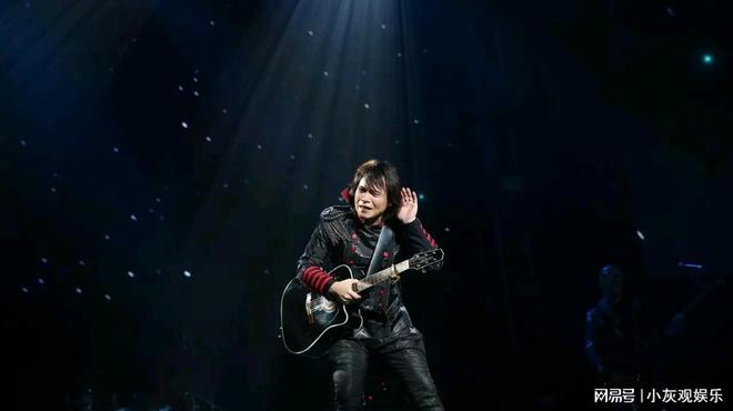 欧美胖妇大黑BBBBBB浜惊艳亮相，丰满曲线引爆时尚圈，独特魅力征服观众