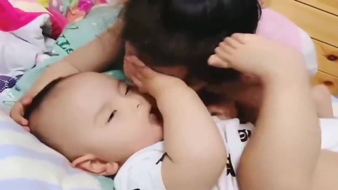 姐姐哺乳在娘家弟弟天天把她插桃花视频