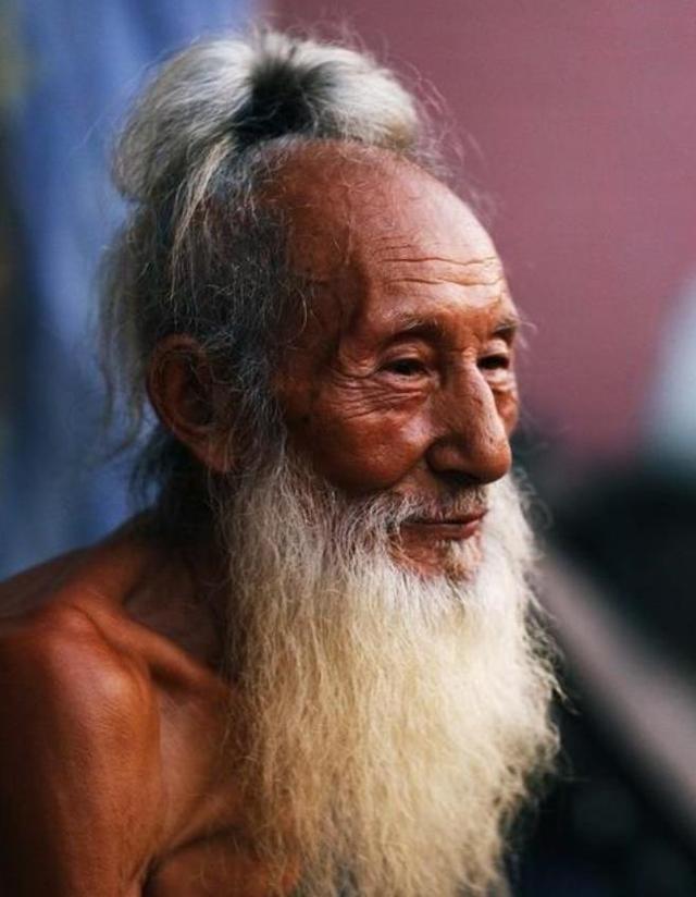 裸体老头与巨茎老头浜的传奇故事，震撼揭秘，惊人内幕，颠覆你的想象