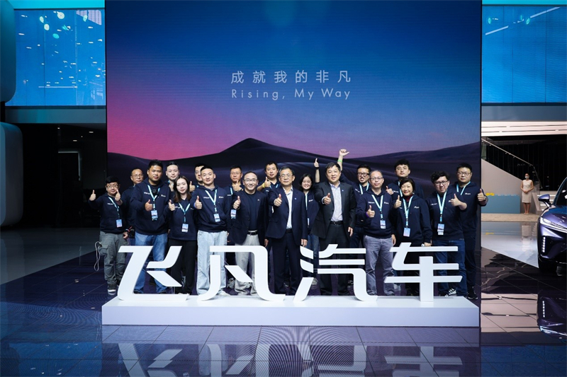 胡秀英AV传奇人生奋斗故事，坚韧不拔，成就非凡