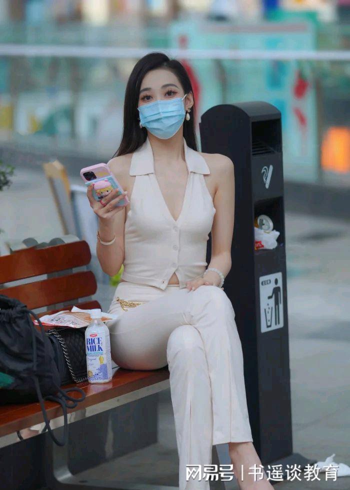麻豆少妇的时尚穿搭秘诀，展现优雅气质，轻松成为焦点