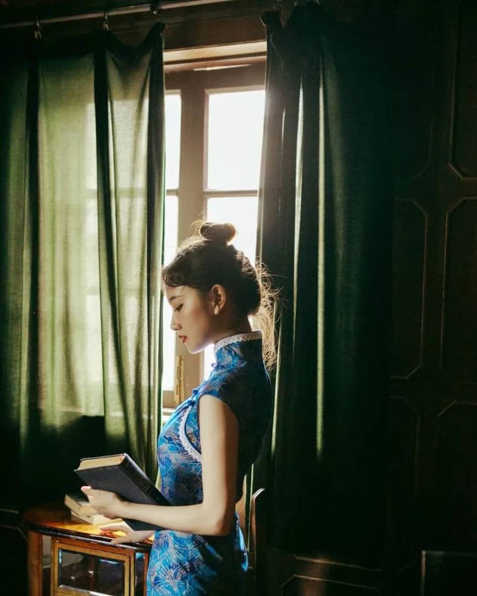 中国熟女B图魅力绽放,优雅风情,成熟韵味十足 中国熟女B图魅力绽放,优雅风情,成熟韵味十足