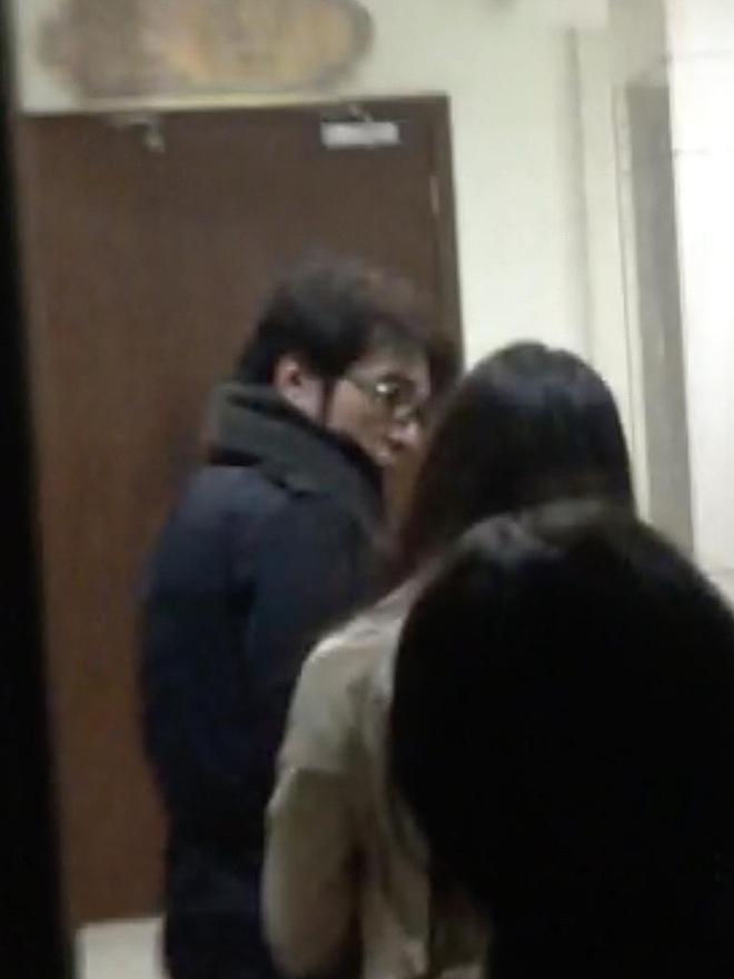 1.老太婆不雅行为引发争议