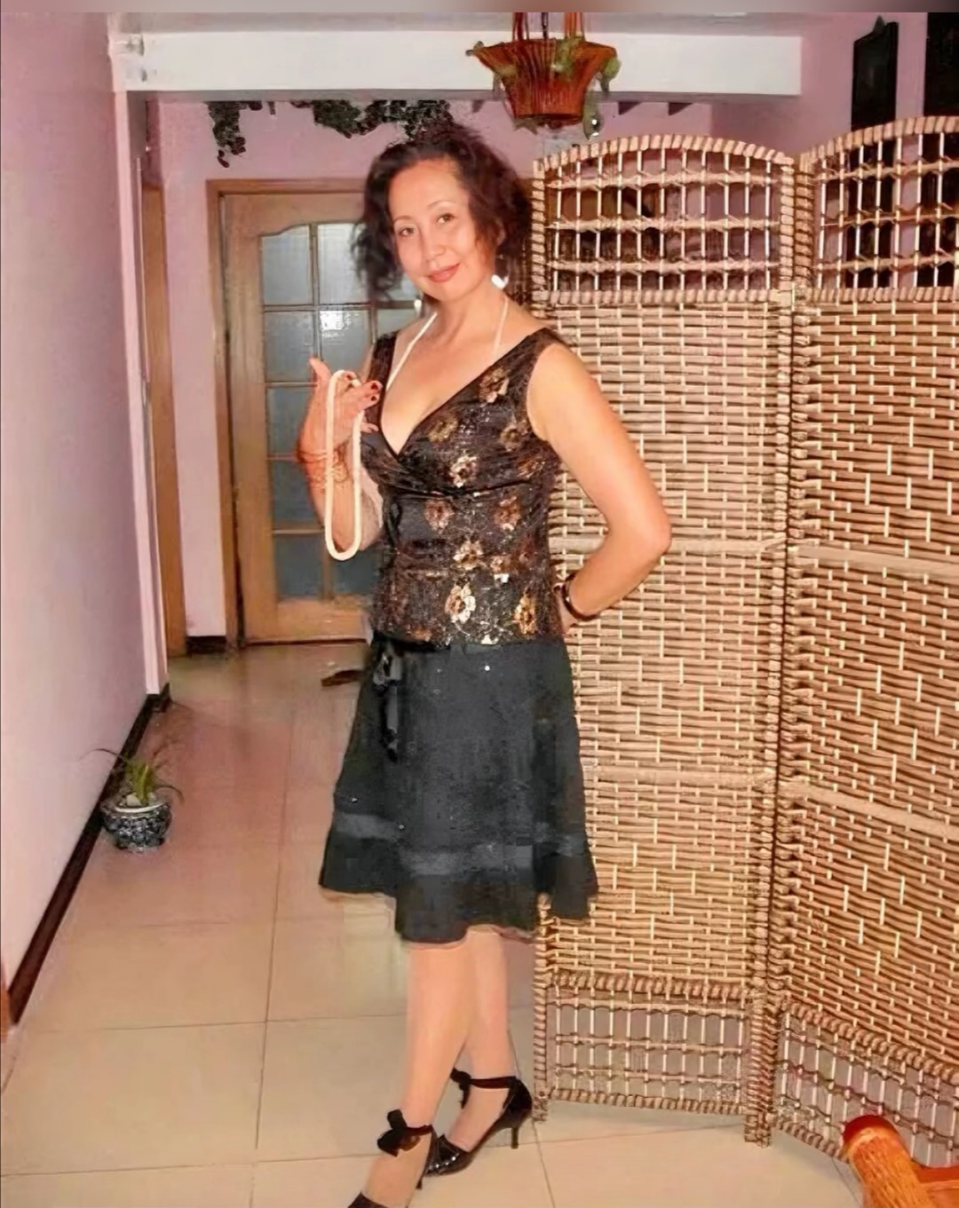 成熟女性魅力视频欣赏，优雅老熟女风采展示，尽显岁月沉淀之美