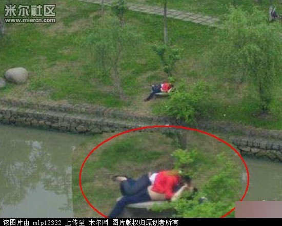 2.中年夫妻偷拍事件曝光，隐私安全引深思，如何防范成焦点