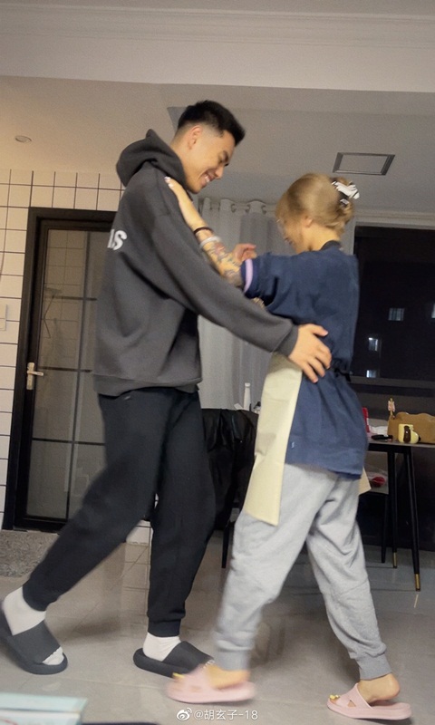 2.国产老头Gay和老头的温馨日常，真挚情感，岁月沉淀的爱