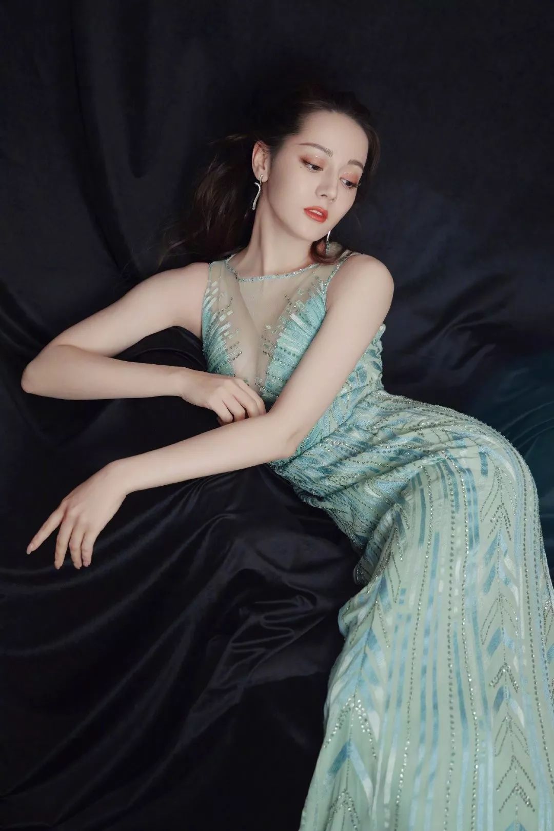 李丽莎裸体一区二区写真曝光，引发热议，网友纷纷点赞收藏