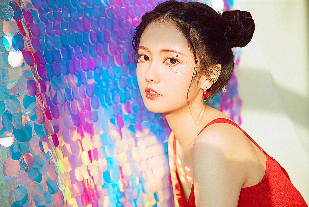 风韵诱人超级丰满少妇，魅力四射惹人醉，成熟曲线尽显性感风情