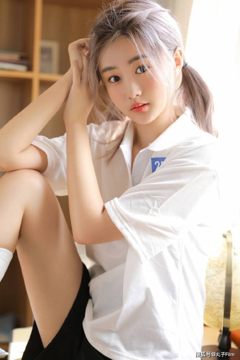 粉嫩小娇乳法国理伦片，青春诱惑，浪漫风情，艺术与欲望交织