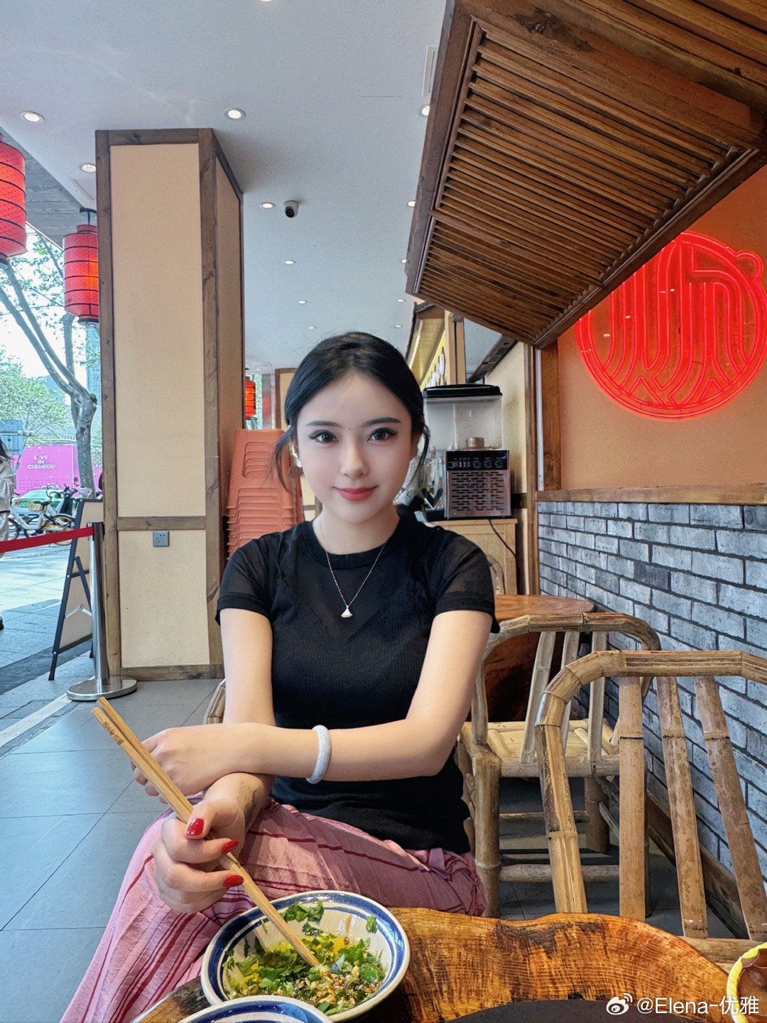 四川美女BBBB搡BBBB搡BBBB搡，风情万种，魅力四射，惊艳你的眼球