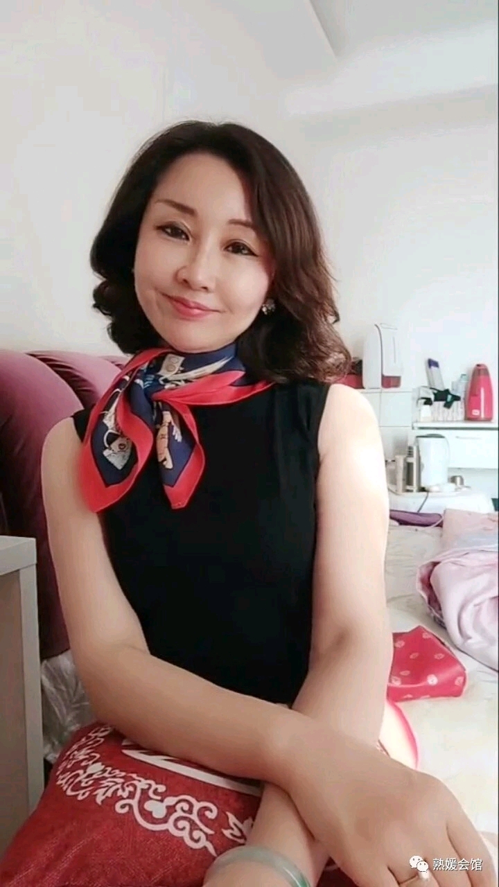中国少妇的精致生活日常,展现优雅魅力,打造温馨家庭氛围 中国少妇的精致生活日常,展现优雅魅力,打造温馨家庭氛围