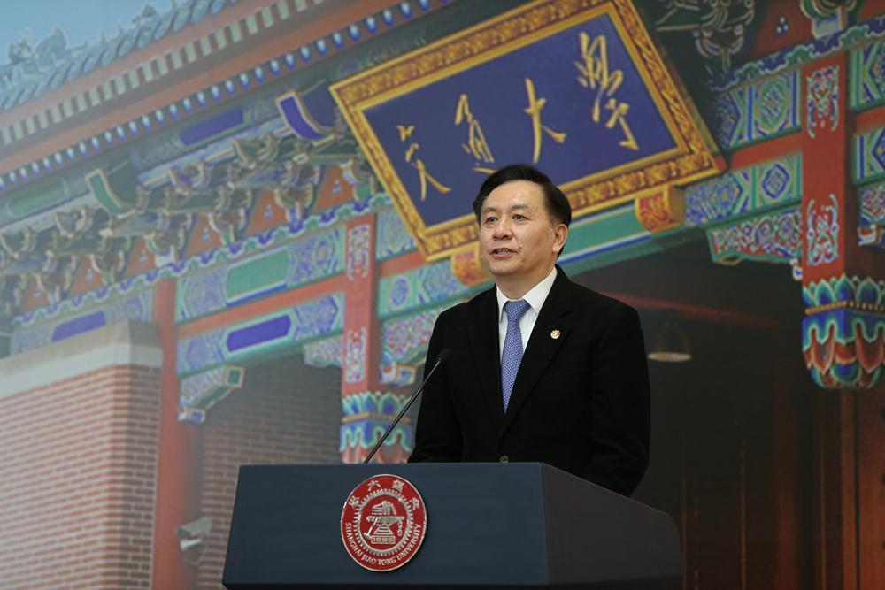 年轻漂亮老师做爰4引发热议，探讨师生关系界限，教育伦理引关注