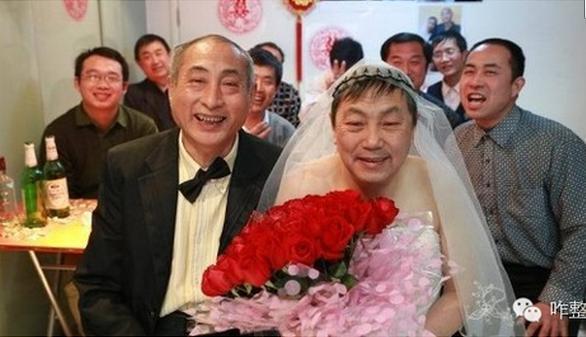 农村同性gAy69色老头浜的隐秘生活，探索乡村同志情感，老年同性恋者的真实故事