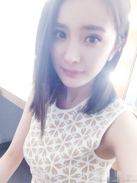 青青草成人自拍第一页精彩瞬间，高清画质尽显魅力，探索私密拍摄新境界