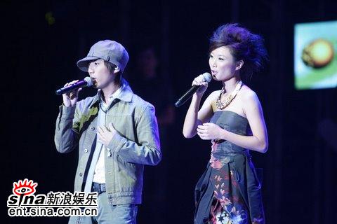 张碧晨汪苏泷合作新歌引爆全网，深情对唱感动无数歌迷，音乐盛宴不容错过