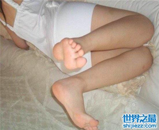 老师帮我足交的奇妙体验，温柔手法令人陶醉，放松身心享受独特服务