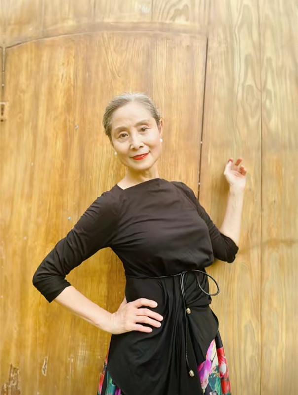 80老女人与70岁老太婆的激情碰撞，老熟浜故事揭秘，岁月沉淀的别样风情