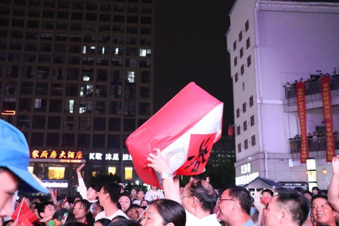 1.中文字幕自拍第一区精彩内容