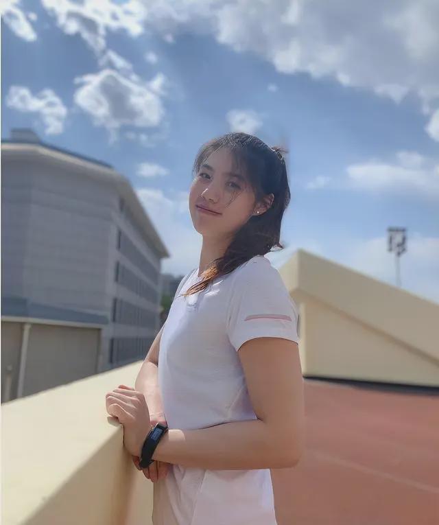 老师揉丰满美女裸交六十分钟视频真实记录，高清无码画面曝光，震撼视觉体验