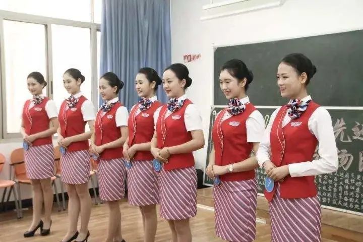 空乘职业发展前景与培训要求，薪资待遇，就业方向解析