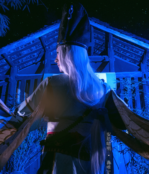 2.嗷大喵VK浜cosplay捆绑造型，创意十足引爆话题，细节还原度超高