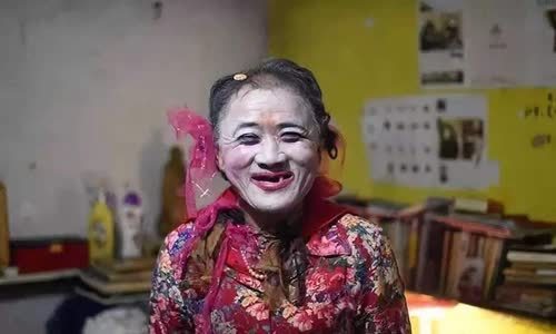 中国老妓女卖婬浜背后的隐秘故事，揭露社会阴暗面，探讨人性与生存困境