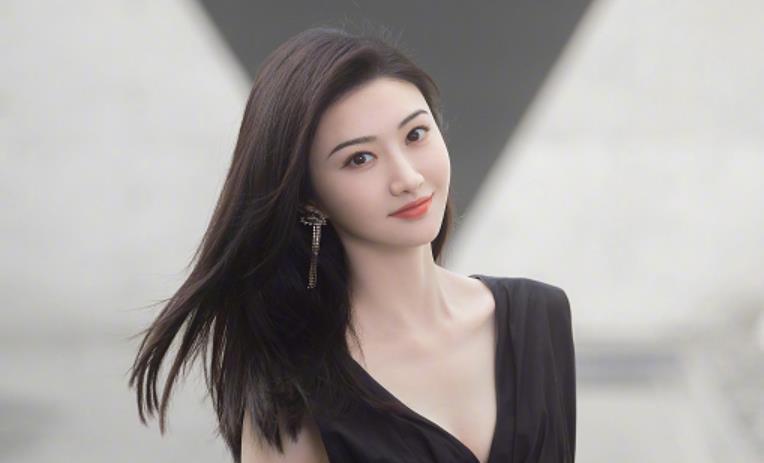 白洁扒开粉嫩小泬引发热议，网友热议剧情走向，期待后续发展