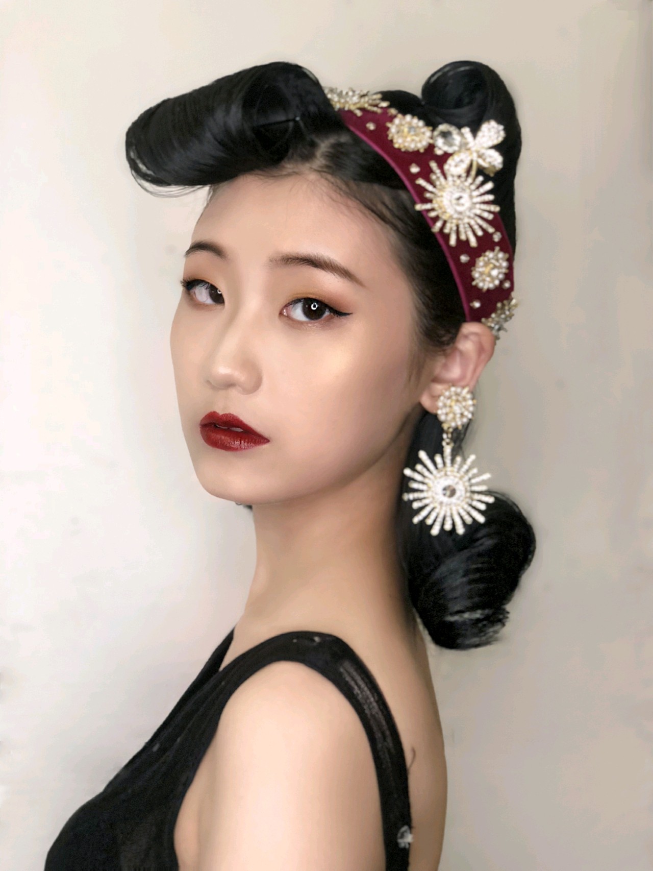 久久青青欧美风穿搭指南,时尚博主推荐,打造经典复古造型 久久青青欧美风穿搭指南,时尚博主推荐,打造经典复古造型