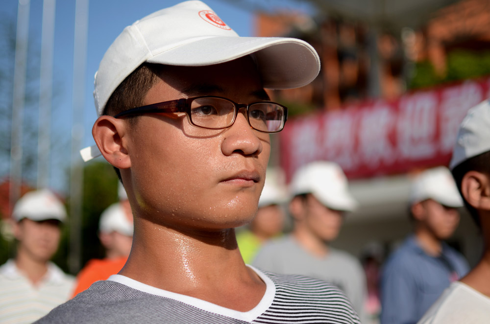国产激情点燃热血青春，奋斗路上勇往直前，梦想与汗水交织成诗