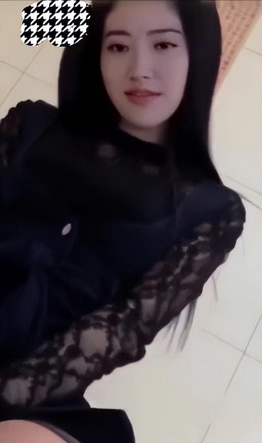 美女光溜溜视频流出引热议，网友疯狂点击，真实画面令人惊叹