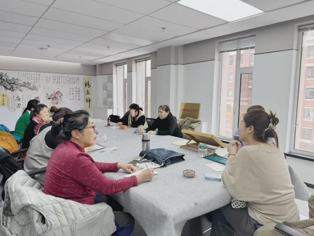 70岁老太交XXXXX浜引发热议，网友热议背后的感人故事，探讨老年生活新方式