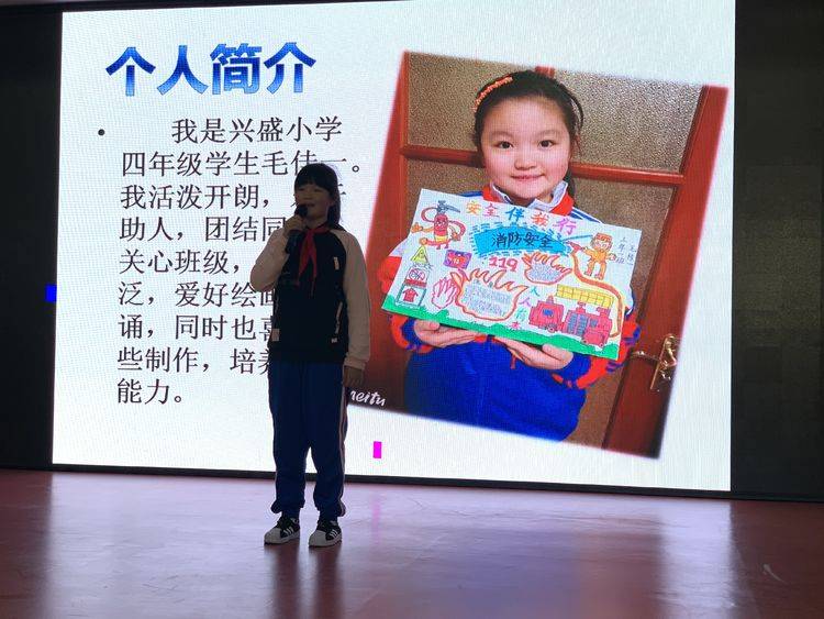 欧美老太太时尚穿搭秘诀,优雅与舒适并存,展现自信晚年风采 欧美老太太时尚穿搭秘诀,优雅与舒适并存,展现自信晚年风采