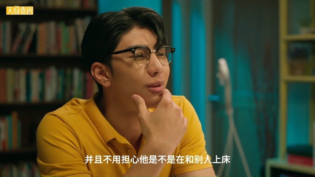 男生吸女生奶奶的动漫视频揭秘，热门剧情解析，网友热议不断