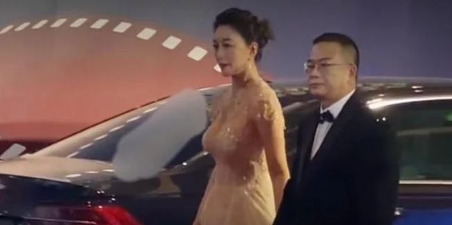 袖珍女一级A片惊艳登场，绝美身材引爆欲望，高清画质极致享受