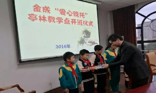 亚洲肥胖老人毛片真实生活记录，健康挑战，家庭关怀与社会支持