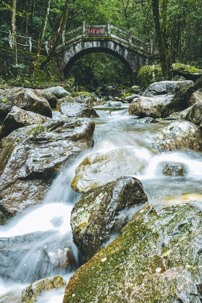 台湾旅游攻略必去景点美食推荐，自由行行程规划，小众秘境探索