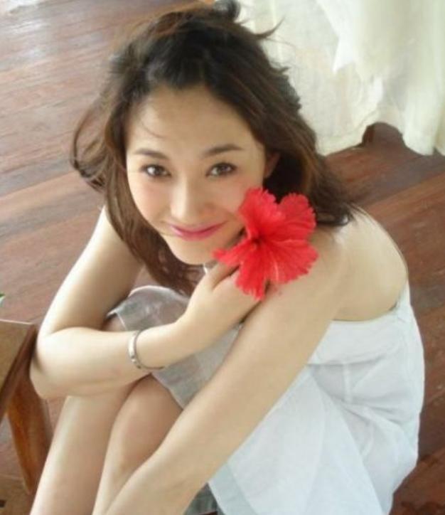 中国老太2的晚年生活充满智慧与优雅,老熟女的魅力不减当年,岁月沉淀出独特风采 中国老太2的晚年生活充满智慧与优雅,老熟女的魅力不减当年,岁月沉淀出独特风采