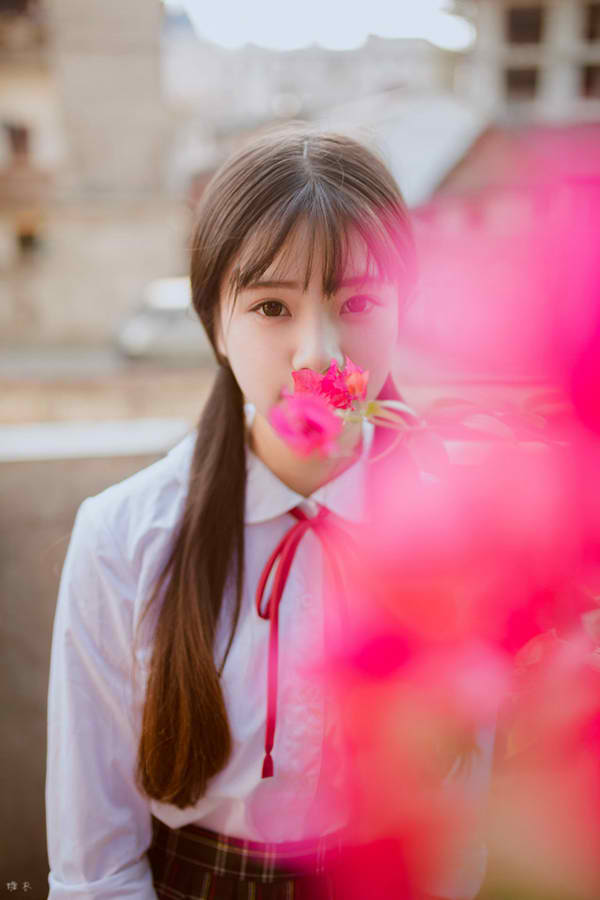 香蕉欧美伊人久久绽放异域风情，迷人曲线勾勒热带浪漫，沉醉甜蜜诱惑