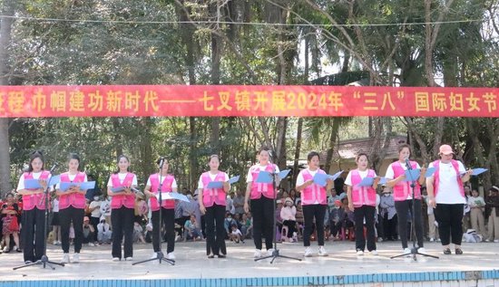 中国女人干出一片新天地，展现巾帼力量，创造时代辉煌