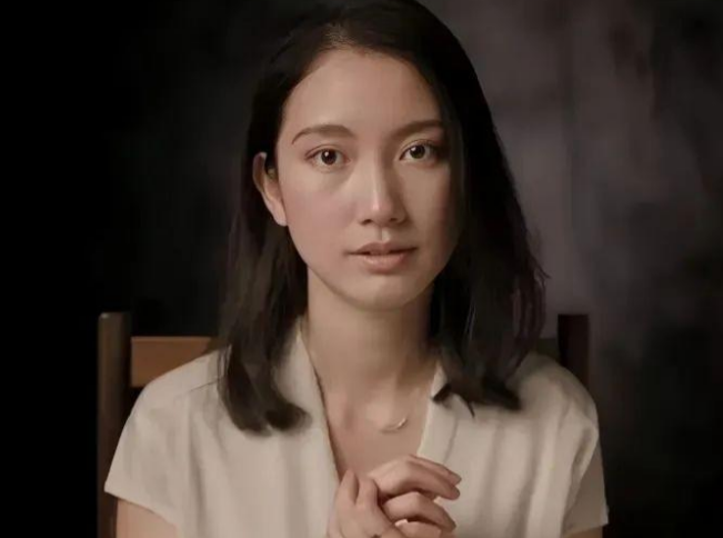 毛片一女的被三个人玩弄真实经历，揭露背后黑暗，受害者勇敢发声