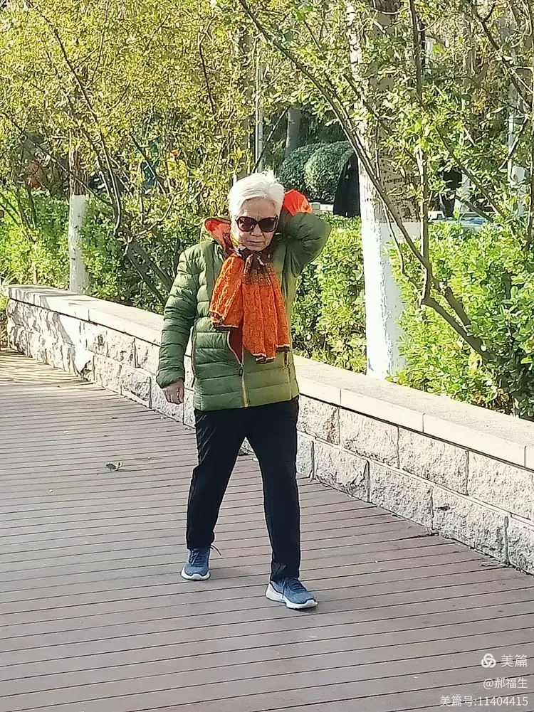 1.业余老姑娘的精彩人生故事