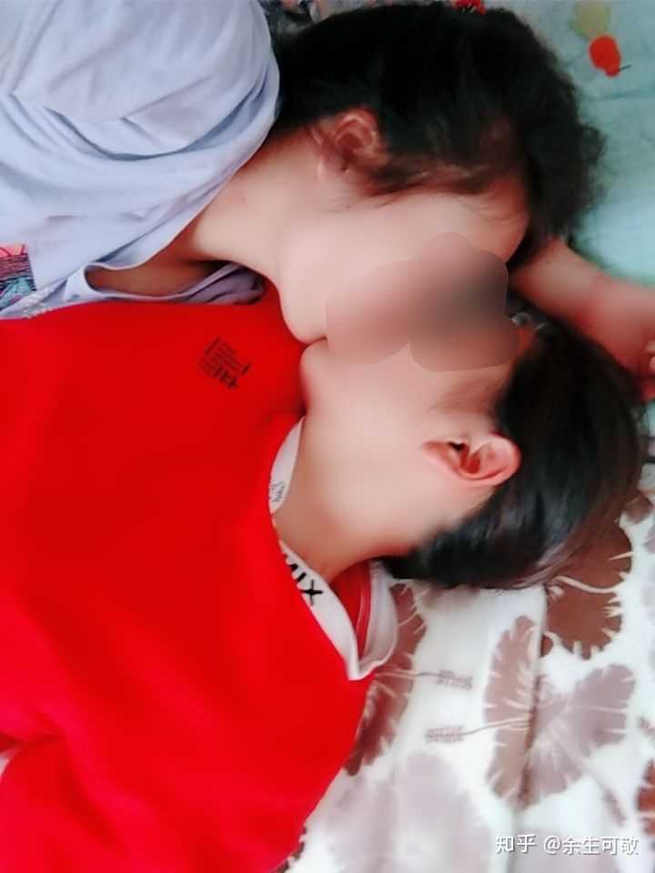 女同久久免费不卡甜蜜爱情故事，浪漫邂逅，幸福长久相伴