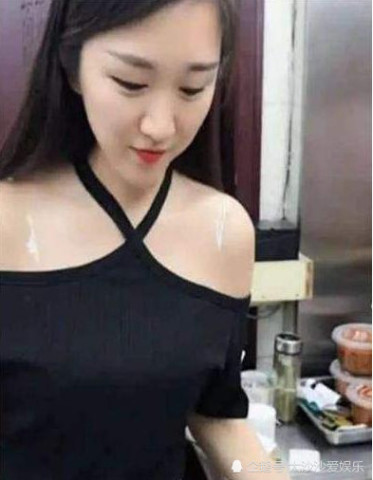 中国美女裸体网站大雷被吃浜引发热议,网民热议安全风险,专家呼吁加强网络监管 中国美女裸体网站大雷被吃浜引发热议,网民热议安全风险,专家呼吁加强网络监管
